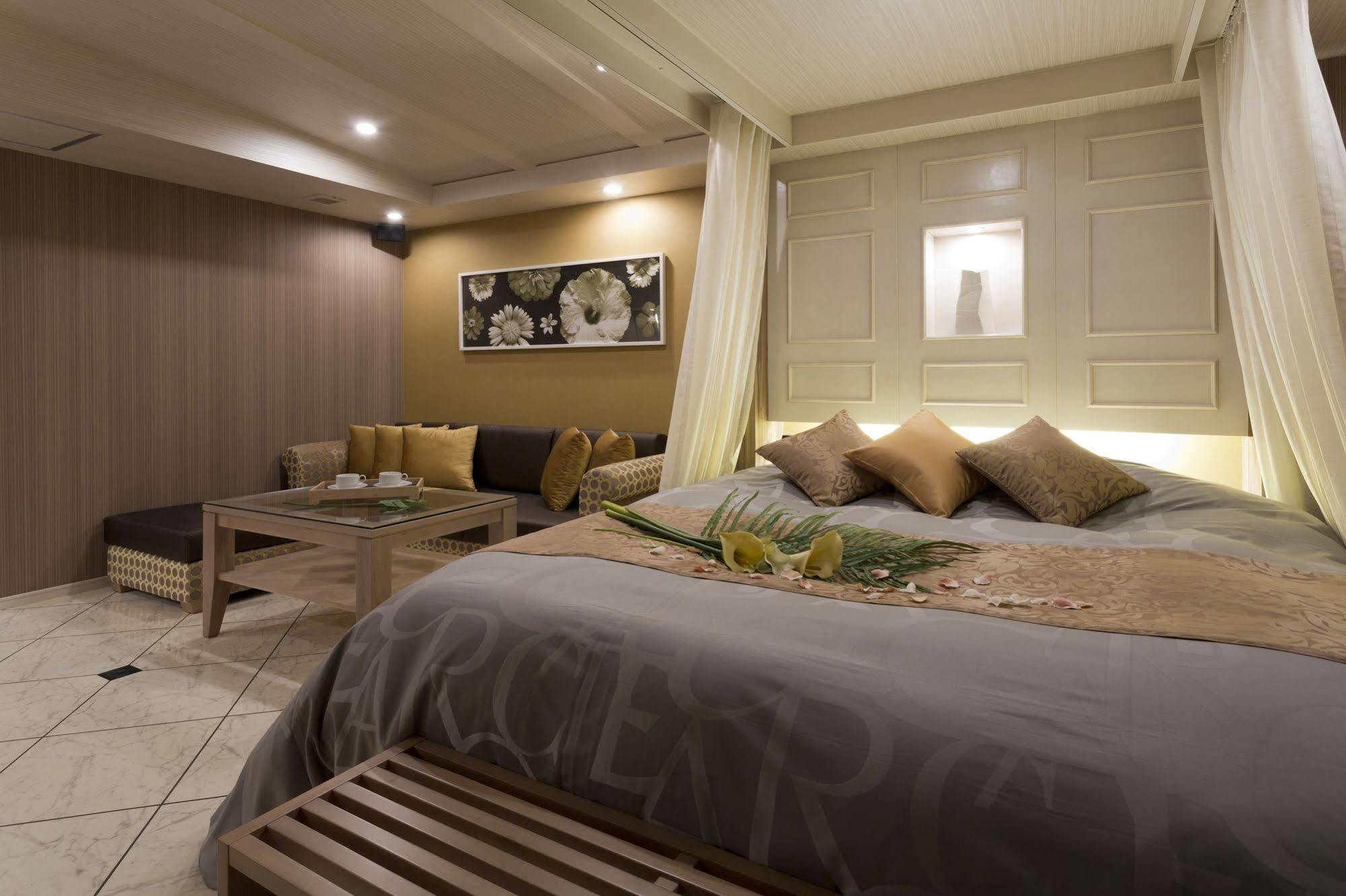 Hotel Crea (Adults Only) Okayama Bagian luar foto